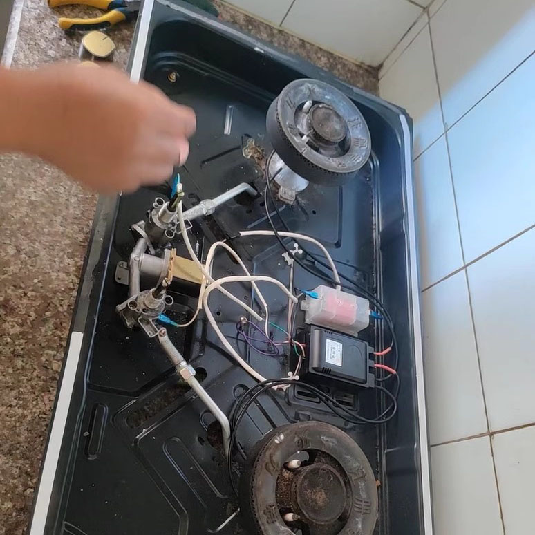 燃气灶售后维修2